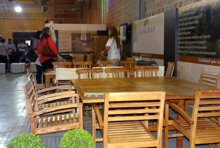 El aroma a madera invade desde este viernes el Centro de Convenciones Mariscal